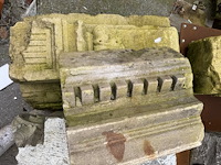 Lot massieve antieke stenen - afbeelding 2 van  4