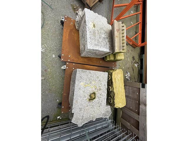 Lot massieve antieke stenen - afbeelding 4 van  4