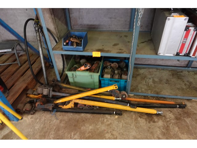 Lot materiaal voor transpalletten - afbeelding 1 van  6