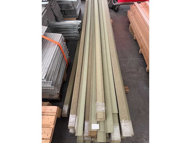Lot mdf-strips - afbeelding 1 van  2