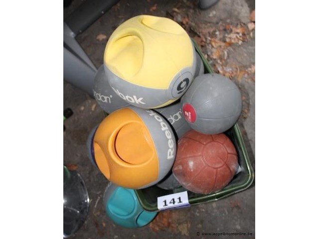 Lot medicine ballen - afbeelding 1 van  2