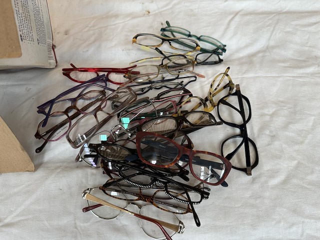 Lot merkbrillen - afbeelding 3 van  3