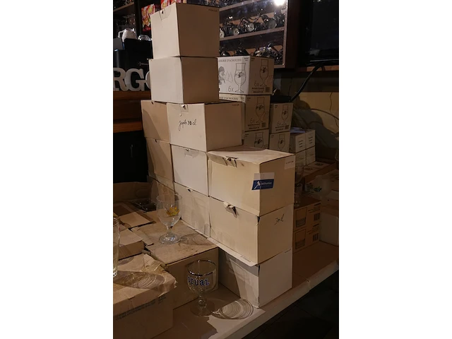 Lot merkglazen (leffe, orval, grimbergen, jupiler, la chouffe, palm, kriek max ...) - afbeelding 2 van  21