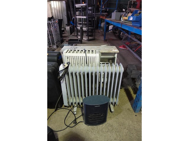 Lot met 5 verwarmingstoestellen - afbeelding 1 van  6