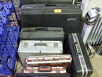 Lot met 8 koffers - afbeelding 1 van  4