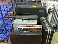 Lot met 8 koffers - afbeelding 2 van  4