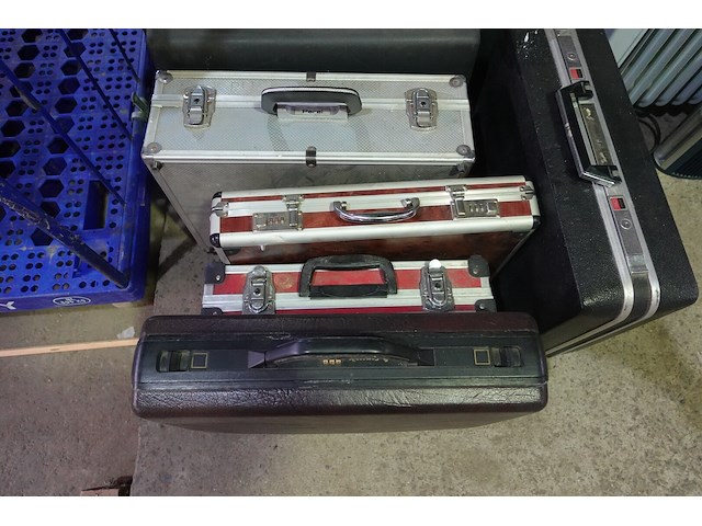 Lot met 8 koffers - afbeelding 3 van  4