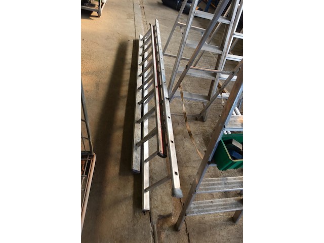 Lot met 8 ladders - afbeelding 8 van  10