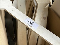 Lot met houten pijlen - afbeelding 2 van  2