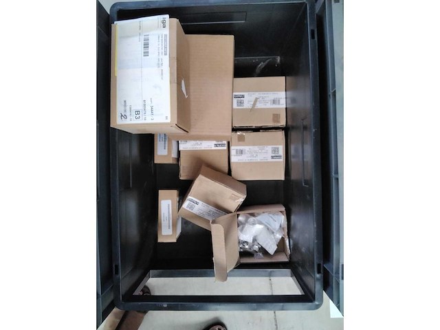 Lot met installatiemateriaal - afbeelding 6 van  7