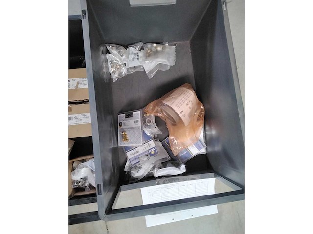 Lot met installatiemateriaal - afbeelding 7 van  7