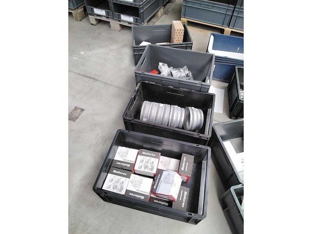 Lot met installatie/sanitair materiaal - afbeelding 1 van  6