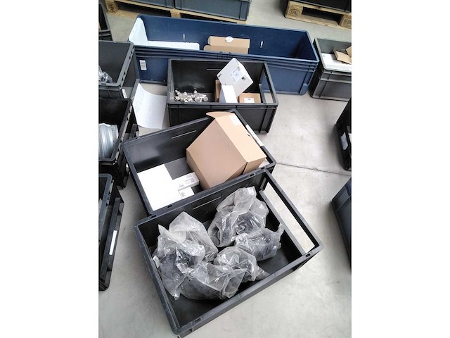 Lot met installatie/sanitair materiaal - afbeelding 1 van  5