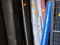 Lot met rollen skai, matrasbeschermer, gordijnstof en luchtkussenfolie - afbeelding 1 van  5