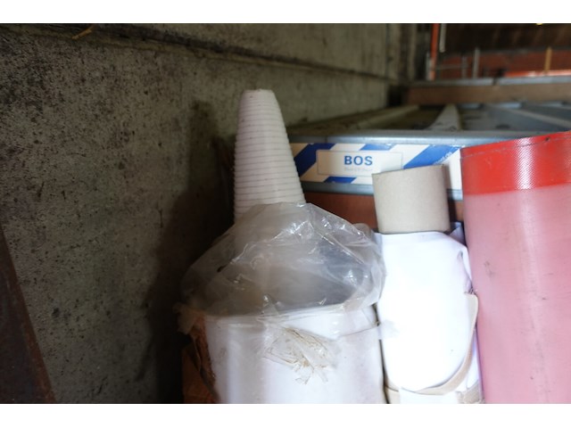 Lot met rollen skai, matrasbeschermer, gordijnstof en luchtkussenfolie - afbeelding 2 van  5