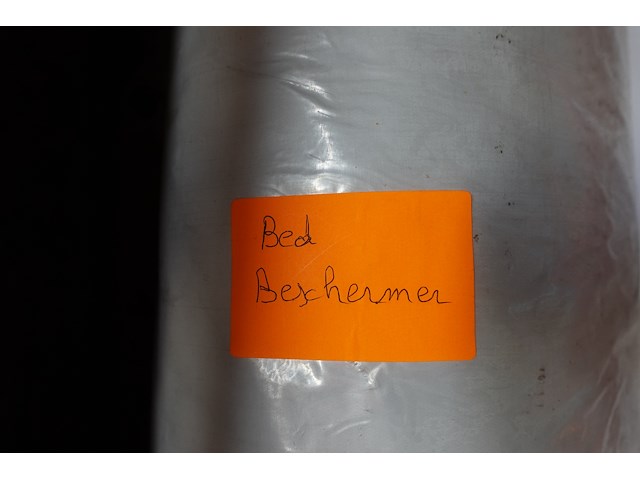 Lot met rollen skai, matrasbeschermer, gordijnstof en luchtkussenfolie - afbeelding 3 van  5