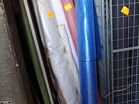 Lot met rollen skai, matrasbeschermer, gordijnstof en luchtkussenfolie - afbeelding 5 van  5