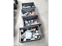 Lot met sanitaire wisselstukken en hulpstukken - geberit, hansgrohe .. - afbeelding 2 van  6