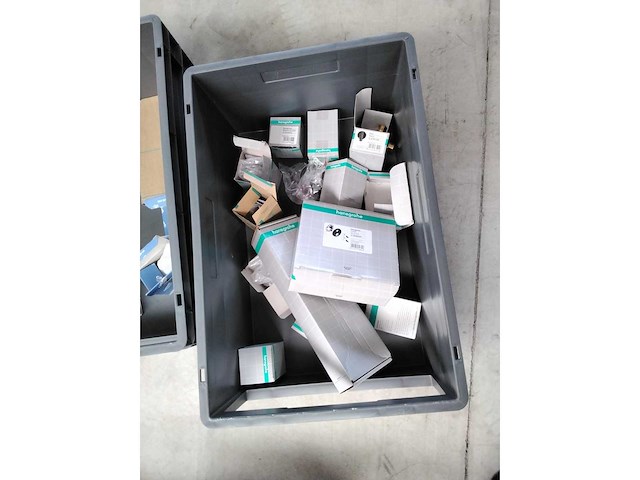 Lot met sanitaire wisselstukken en hulpstukken - geberit, hansgrohe .. - afbeelding 3 van  6