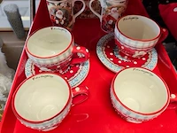 Lot met verschillende kerstdecoraties w.o.: kerstkransen, kop- en schotelset studio koekepeer, kerstkussens,... (volledige legger) - afbeelding 4 van  20