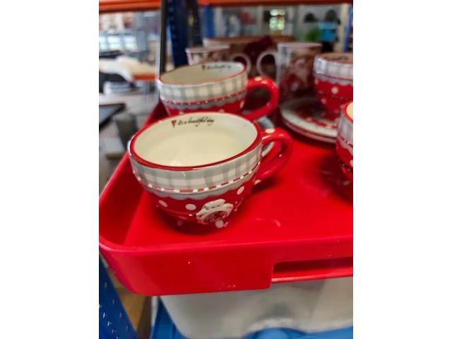 Lot met verschillende kerstdecoraties w.o.: kerstkransen, kop- en schotelset studio koekepeer, kerstkussens,... (volledige legger) - afbeelding 6 van  20