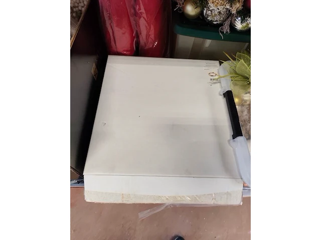 Lot met verschillende kerstdecoraties w.o.: kerstkransen, kop- en schotelset studio koekepeer, kerstkussens,... (volledige legger) - afbeelding 15 van  20