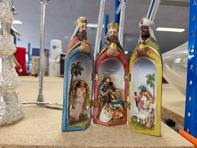 Lot met verschillende kerstdecoraties w.o.: rendierfiguren en kerstmanpoppen (volledige legger ca. 20 stuks) - afbeelding 8 van  8
