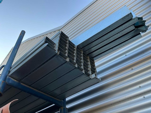 Lot metal studs - afbeelding 1 van  6