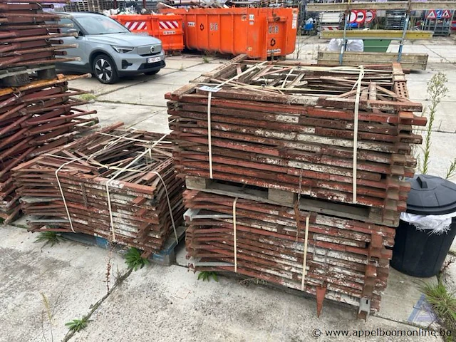 Lot metalen bekistingsklemmen - afbeelding 1 van  1