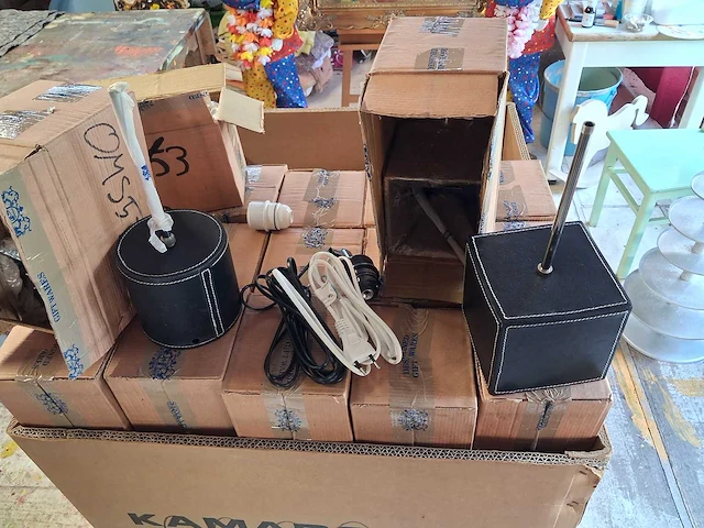 Lot metalen lampvoeten (212 stuks) - afbeelding 5 van  5