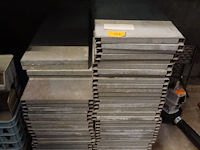 Lot metalen platen 47 stuks van 1,20mx0,40m en 4 stuks van 1,00mx0,40m - afbeelding 2 van  6