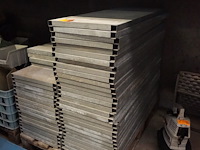 Lot metalen platen 47 stuks van 1,20mx0,40m en 4 stuks van 1,00mx0,40m - afbeelding 3 van  6
