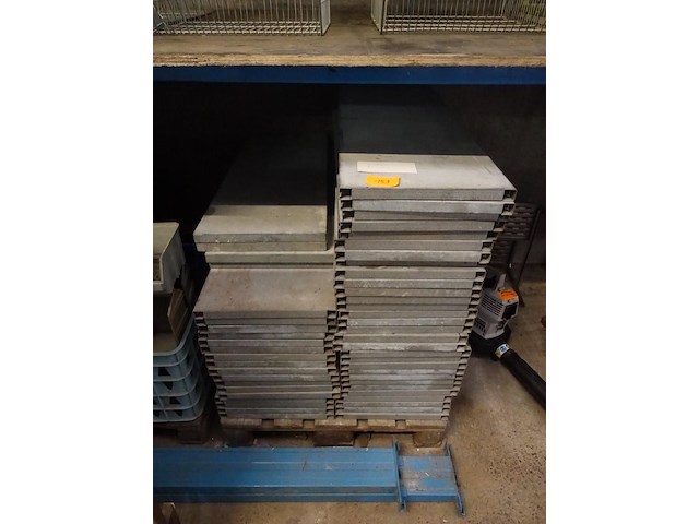 Lot metalen platen 47 stuks van 1,20mx0,40m en 4 stuks van 1,00mx0,40m - afbeelding 5 van  6