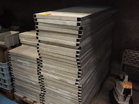 Lot metalen platen 47 stuks van 1,20mx0,40m en 4 stuks van 1,00mx0,40m - afbeelding 6 van  6