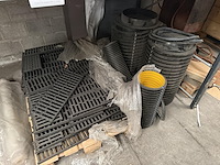 Lot metalen roosters & buizen - afbeelding 1 van  6