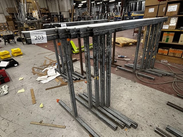 Lot metalen schragen - afbeelding 1 van  2