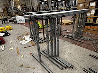 Lot metalen schragen - afbeelding 1 van  2