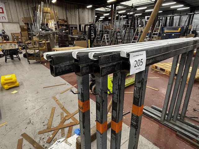 Lot metalen schragen - afbeelding 1 van  2