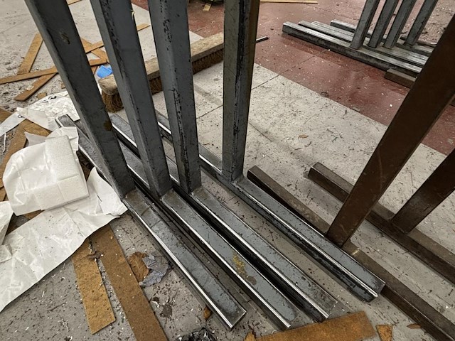 Lot metalen schragen - afbeelding 2 van  2