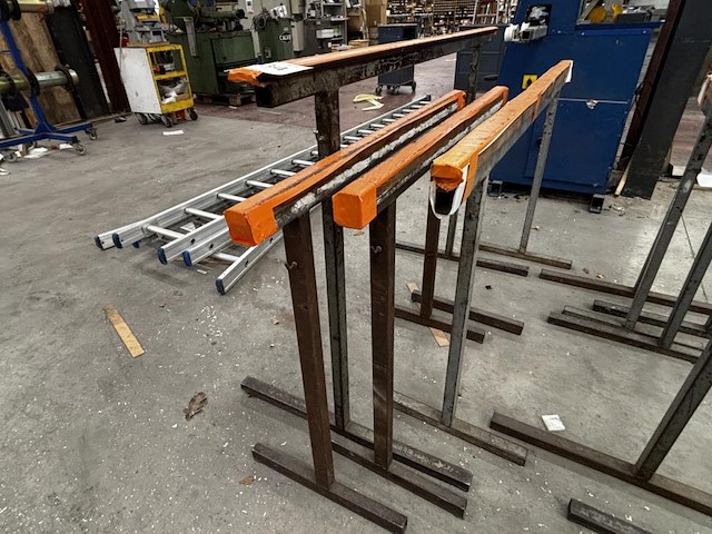 Lot metalen schragen - afbeelding 1 van  1