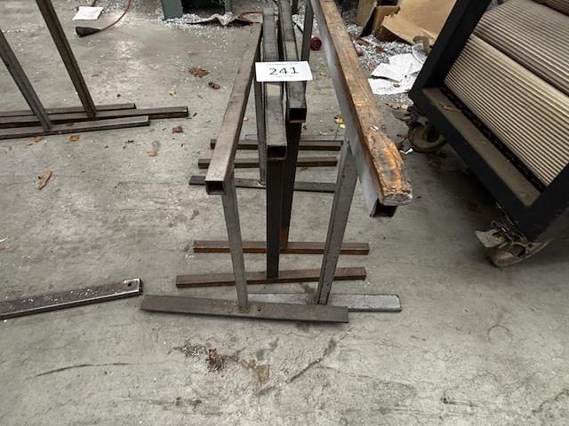 Lot metalen schragen - afbeelding 1 van  2