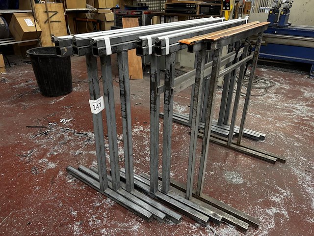 Lot metalen schragen - afbeelding 1 van  2