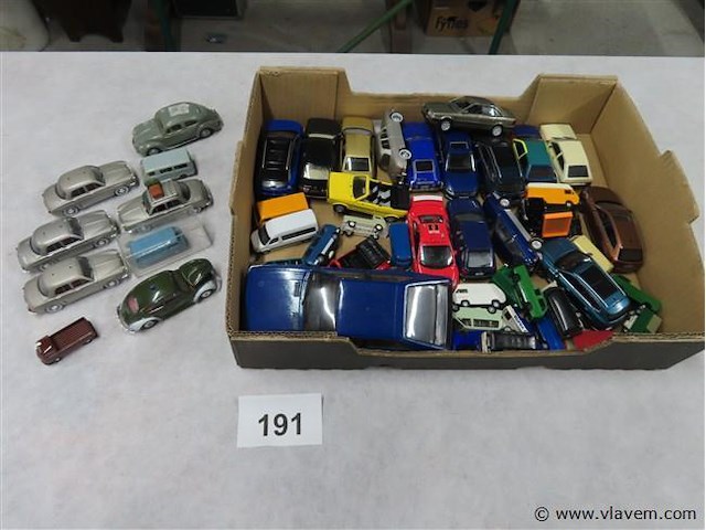 Lot miniaturen - afbeelding 1 van  3