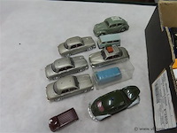 Lot miniaturen - afbeelding 2 van  3