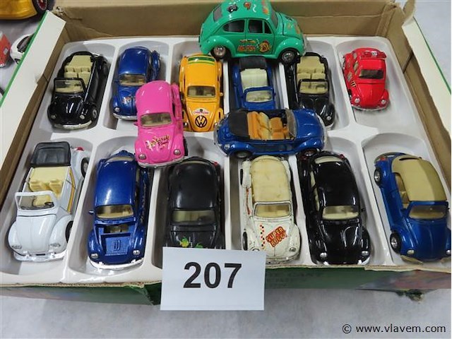 Lot miniaturen - afbeelding 1 van  3