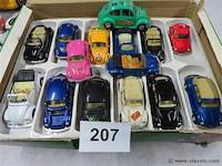 Lot miniaturen - afbeelding 1 van  3