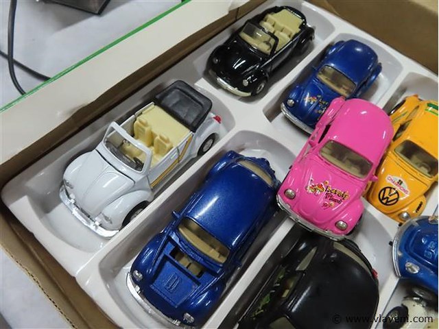 Lot miniaturen - afbeelding 2 van  3