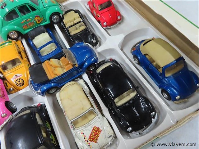 Lot miniaturen - afbeelding 3 van  3