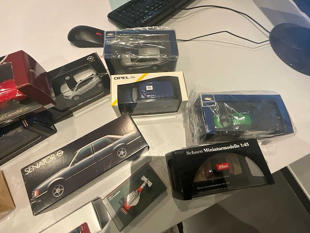 Lot miniatuur auto - afbeelding 5 van  13