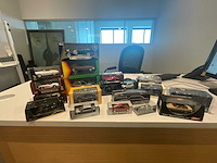 Lot miniatuur auto - afbeelding 1 van  13